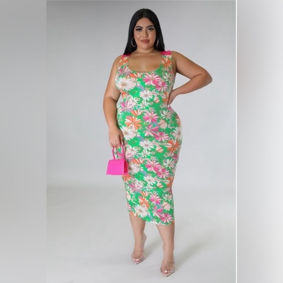 Plus Size Green Floral Cut Out Self Tie Back Closure Midi Dress - Picture 4 of 11